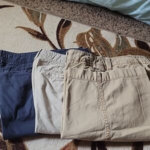 American Eagle Outfitters Tan Chinos Classic Style.  3 Different Colors ( Photo)